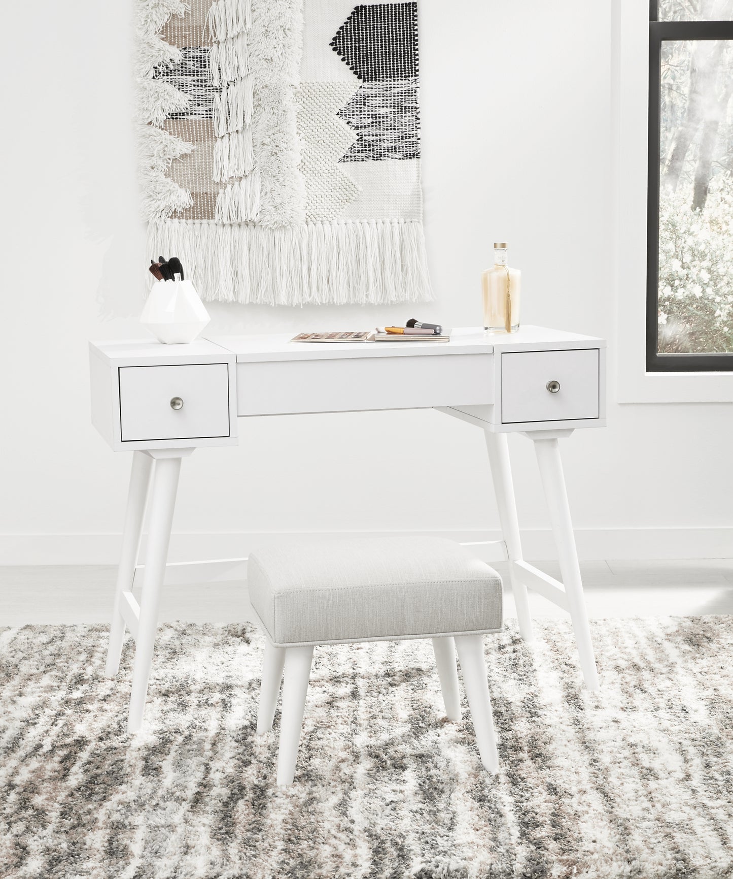 Ashley Express - Thadamere Vanity/UPH Stool (2/CN)